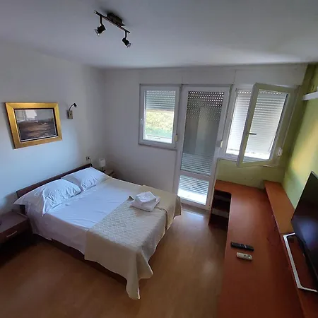 Jela Apartamento *